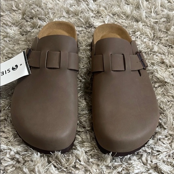 Womens Brown Slip-On Clogs - Picture 1 of 1